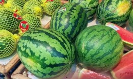 今日吃瓜每日吃瓜热门大瓜娱乐,娱乐圈风云再起，吃瓜群众热议不断